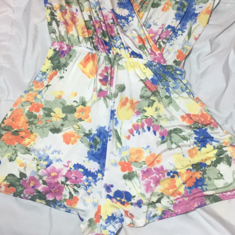 FLORAL ROMPER - Picture 2 of 4
